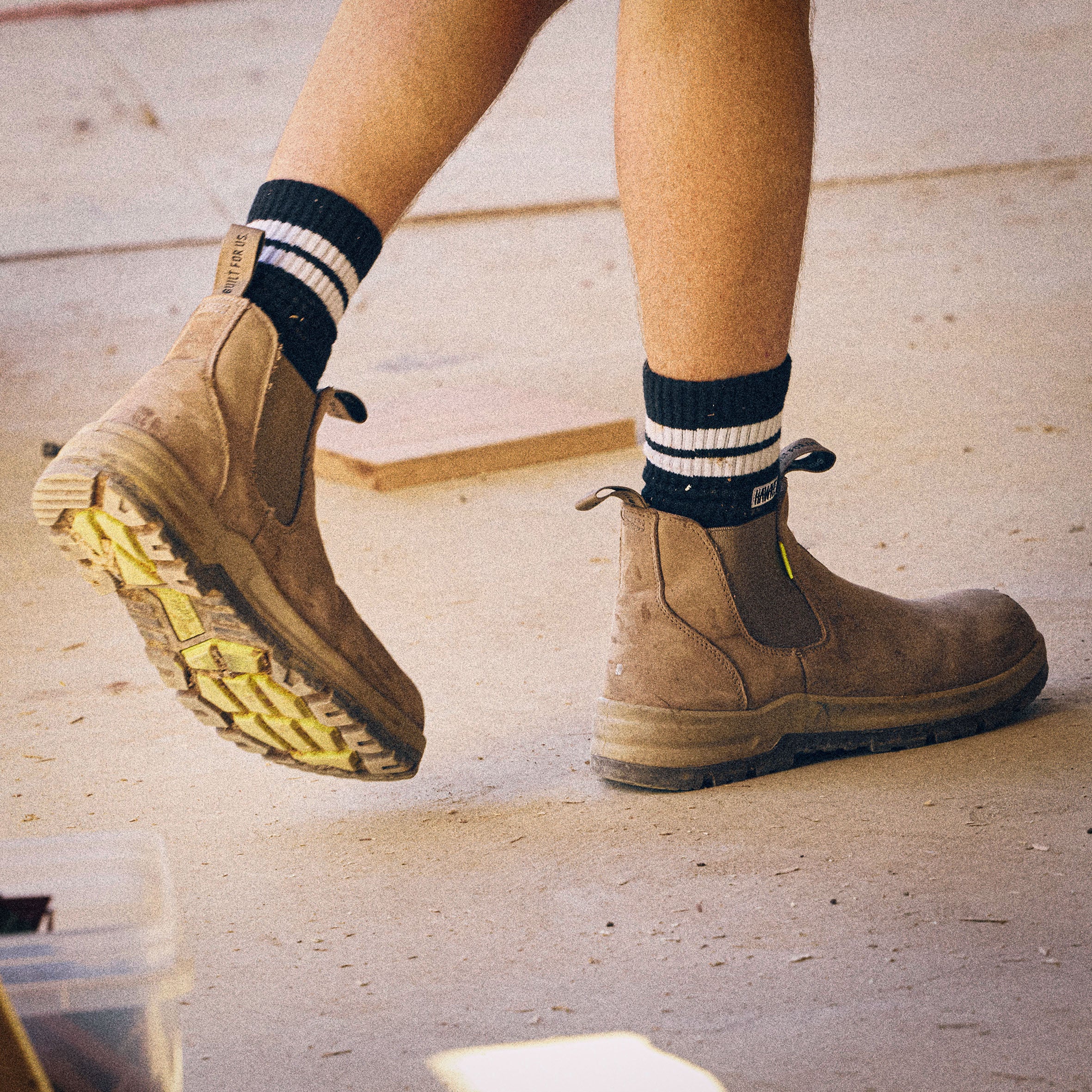 FLUX 2 // ELASTIC SIDE SAFETY BOOT - Image 4